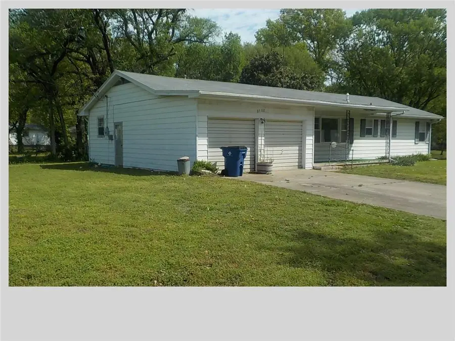2502 Midland Avenue, Coffeyville, KS 67337 - #2