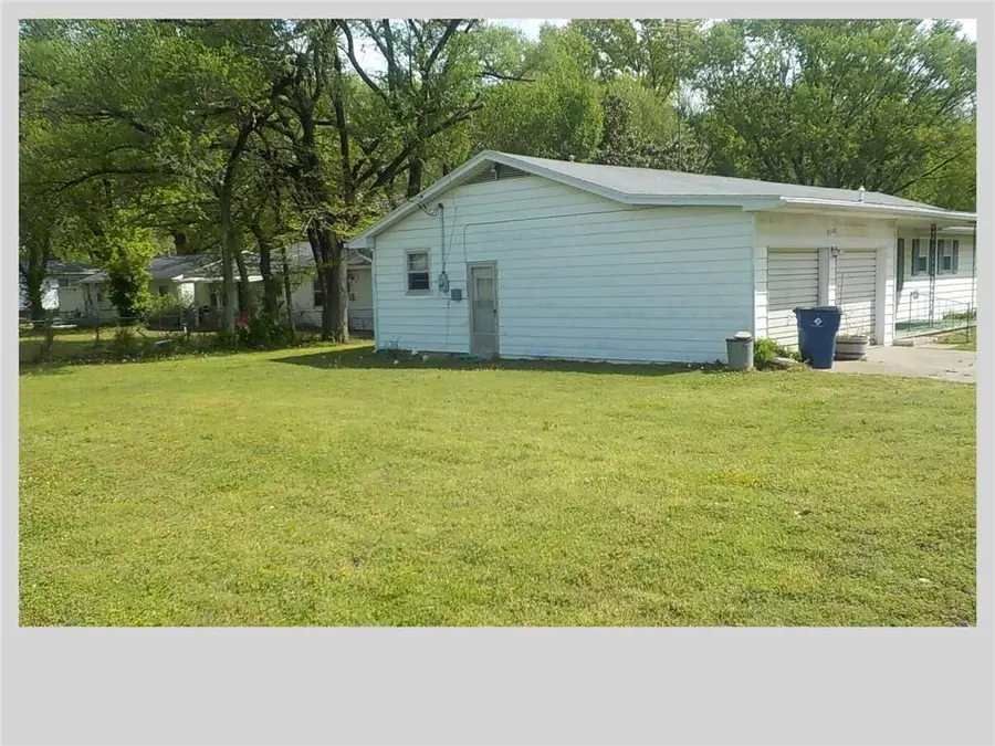 2502 Midland Avenue, Coffeyville, KS 67337 - #3