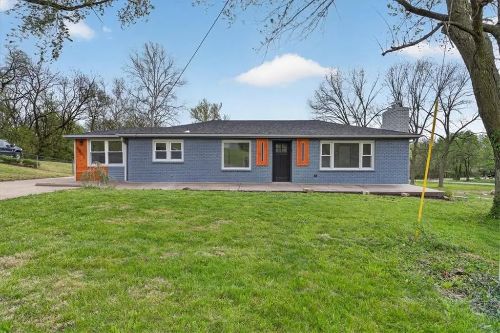 6807 Sycamore Avenue, Kansas City, MO 64133 - #1