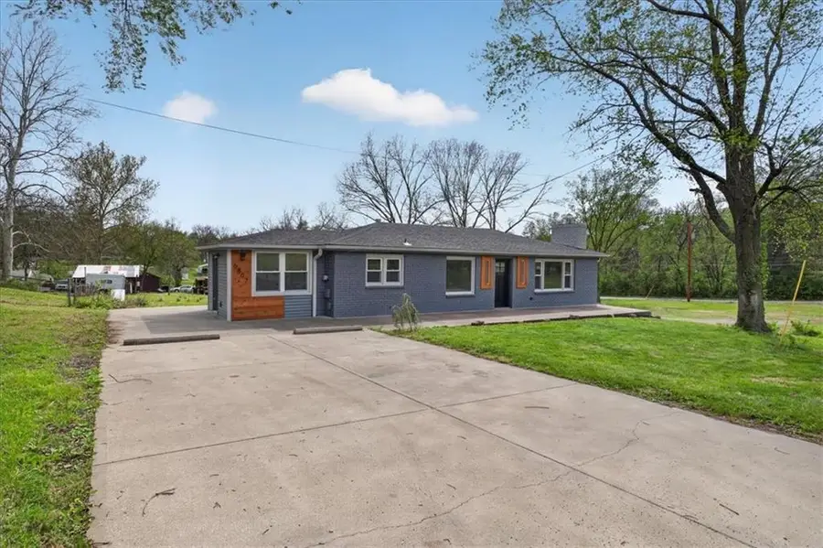 6807 Sycamore Avenue, Kansas City, MO 64133 - #3