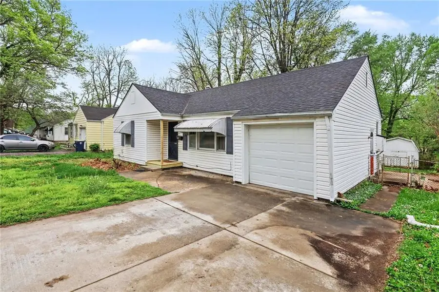 7723 Sni-a-bar Road, Kansas City, MO 64129 - #3