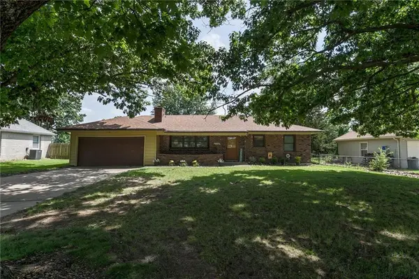 9277 State Avenue, Kansas City, KS 66112