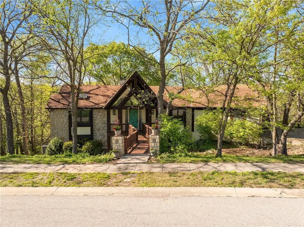 7206 Larson Avenue, Kansas City, MO 64133 - #1