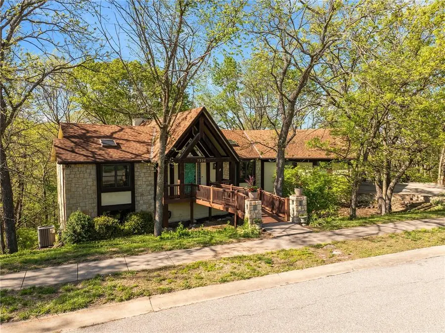 7206 Larson Avenue, Kansas City, MO 64133 - #3