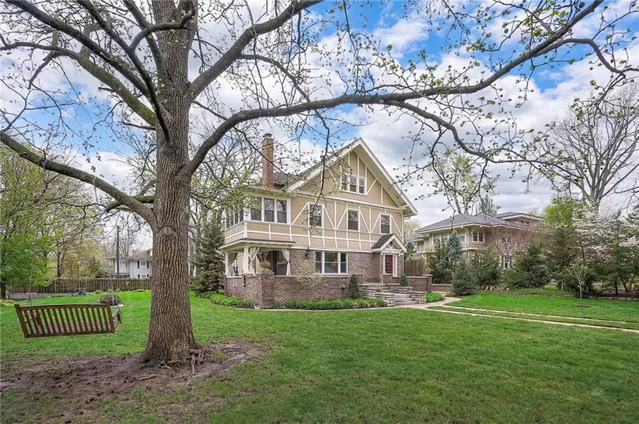 801 W 56th Street, Kansas City, MO 64113 - #2