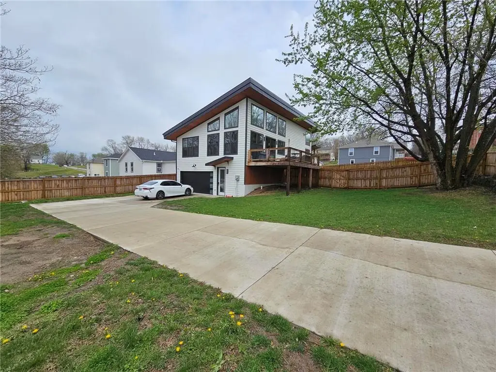 802 N 5th Street, Saint Joseph, MO 64501 - #1