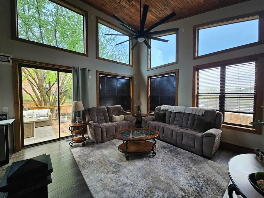 802 N 5th Street, Saint Joseph, MO 64501 - #2