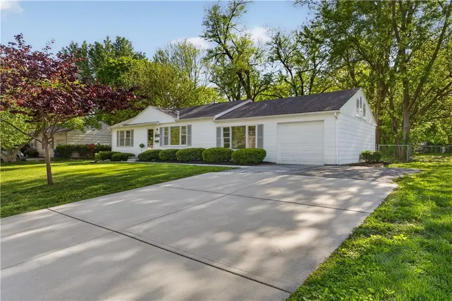 8924 Hardy Street, Overland Park, KS 66212 - #2