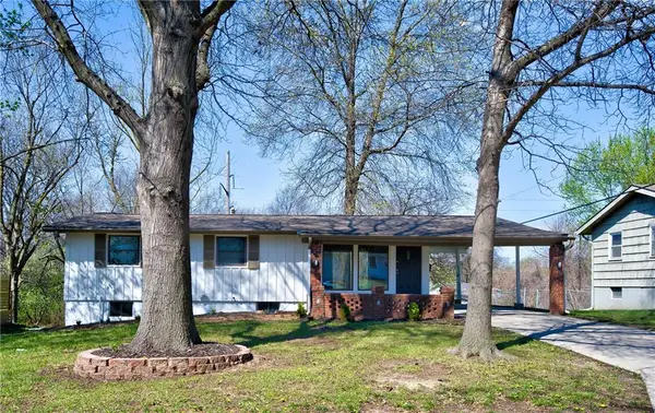 5916 N Michigan Avenue, Kansas City, MO 64118