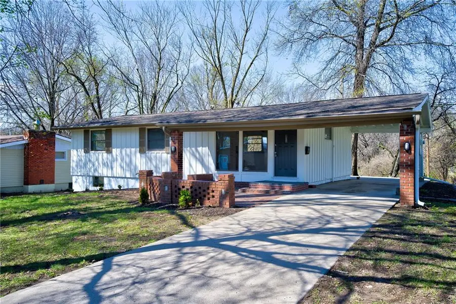 5916 N Michigan Avenue, Kansas City, MO 64118 - #2