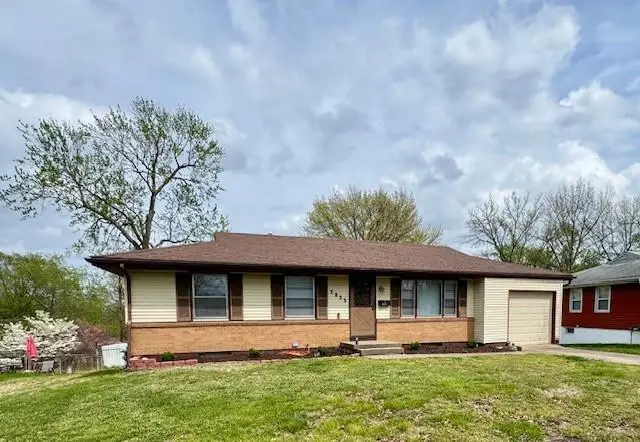 3835 N Denver Avenue, Kansas City, MO 64117 - #3