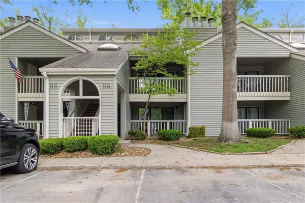 8810 W 106 Terrace, Overland Park, KS 66212