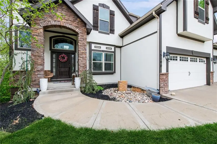 15190 N Cherry Court, Parkville, MO 64152 - #2