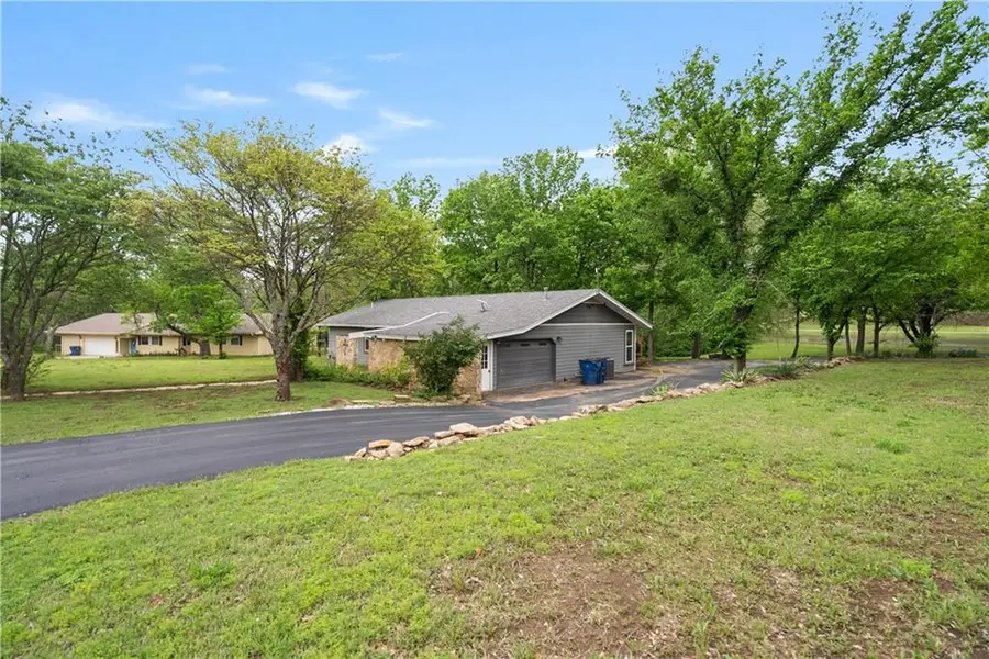 106 Oak Hills Drive, Coffeyville, KS 67337 - #2