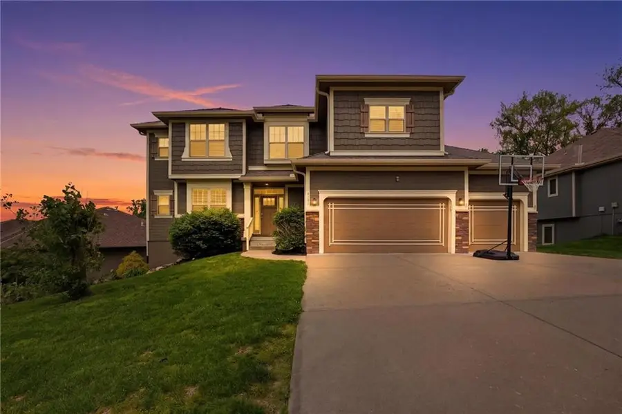 5695 NW Heritage Hill Road, Parkville, MO 64152 - #2