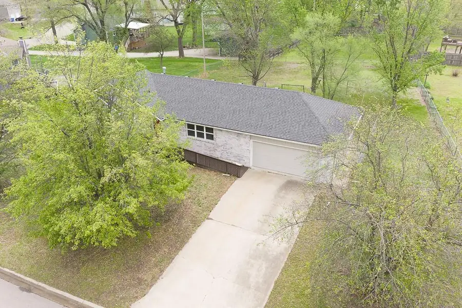 505 Laughlin Drive, Tonganoxie, KS 66086 - #2