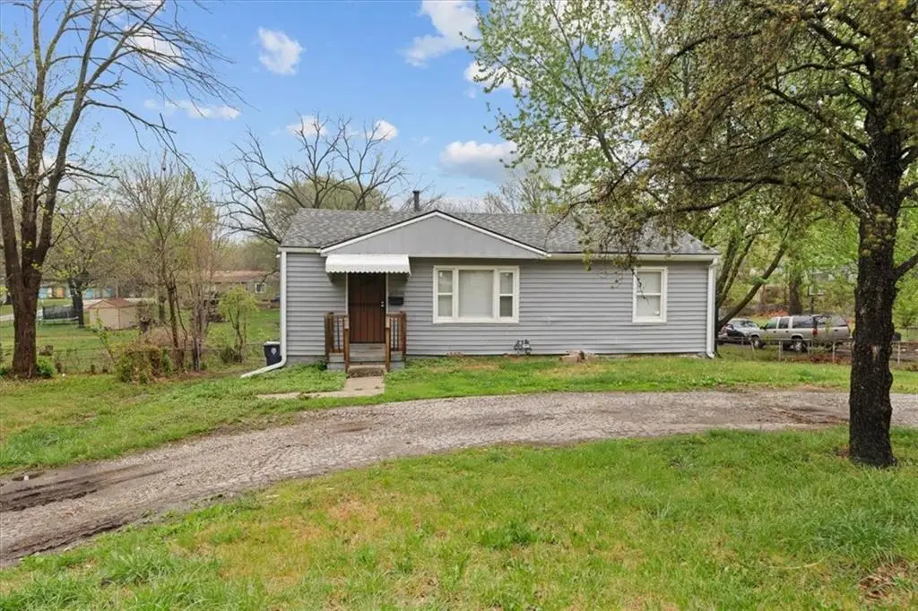 10505 Oakland Avenue, Kansas City, MO 64134 - #1