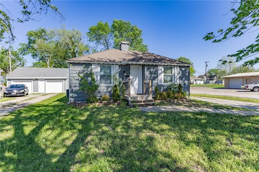 736 S Kansas Avenue, Olathe, KS 66061 - #3