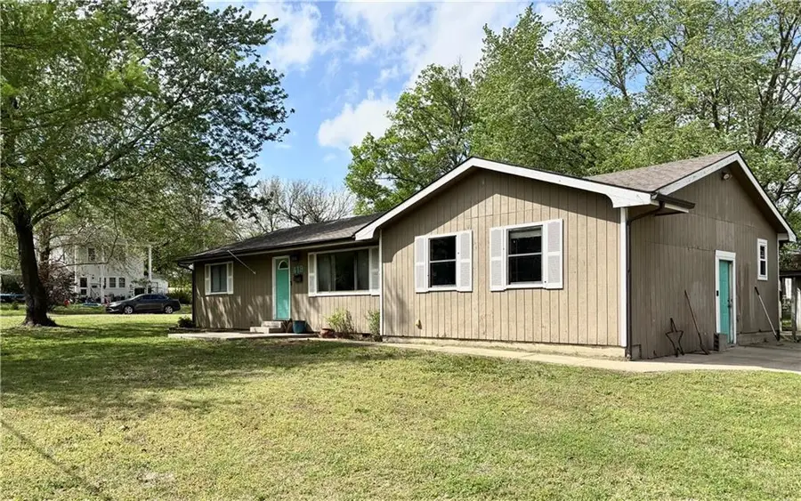 419 W 8th Street, Fort Scott, KS 66701 - #3
