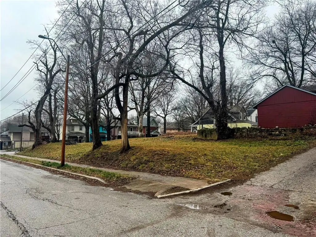 3240 Thompson Avenue, Kansas City, MO 64124 - #1