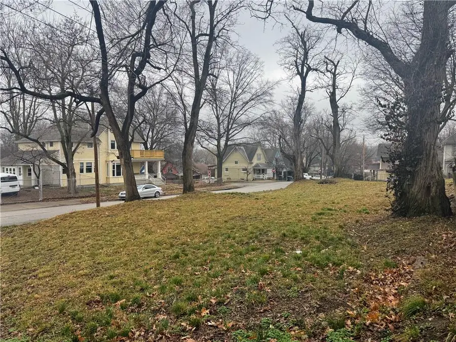 3240 Thompson Avenue, Kansas City, MO 64124 - #2