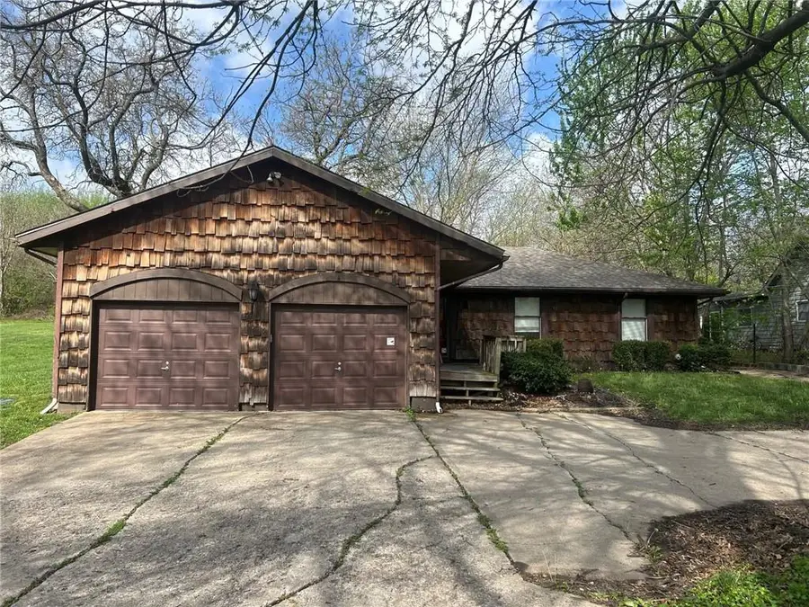 7926 Ditzler Avenue, Raytown, MO 64138 - #2