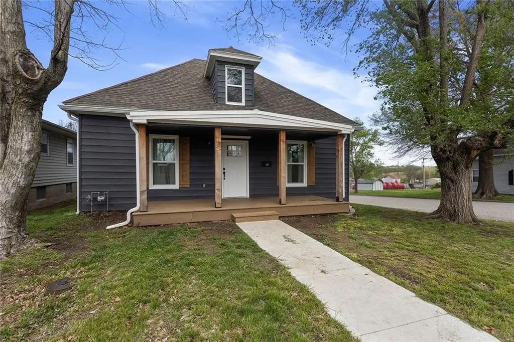 10 W Broadway Street, Higginsville, MO 64037 - #1