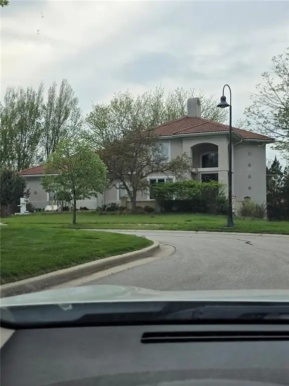 11712 Overbrook Road, Leawood, KS 66211