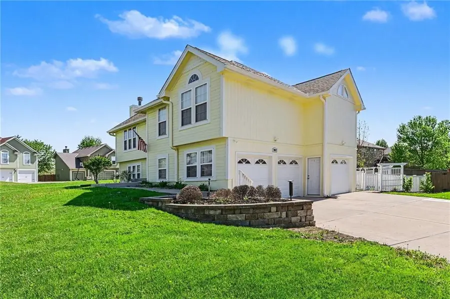 19621 Harbor Drive, Smithville, MO 64089 - #2