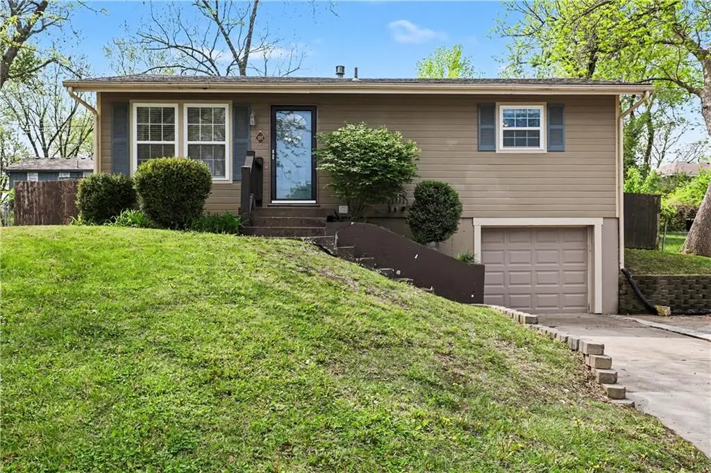 207 Jackson Avenue, Liberty, MO 64068 - #1