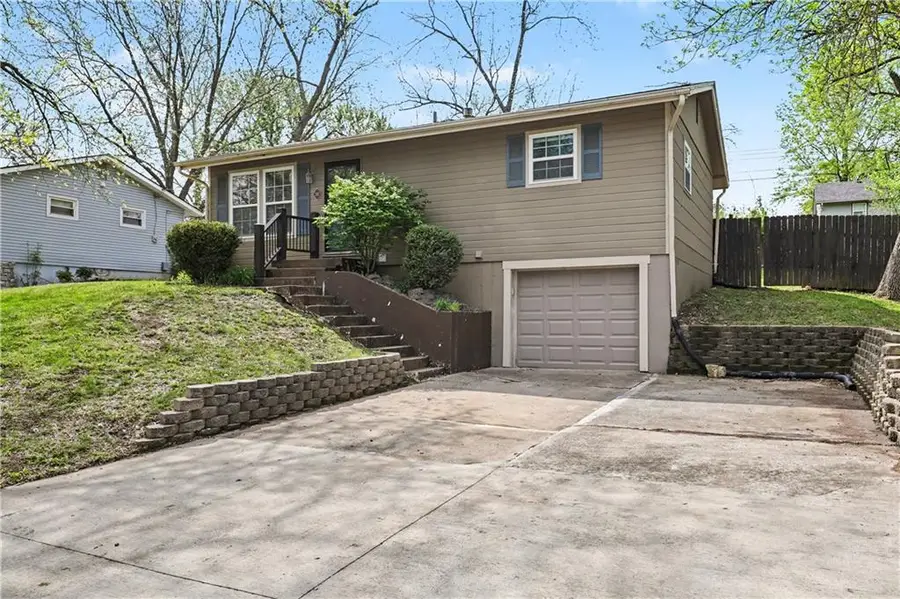 207 Jackson Avenue, Liberty, MO 64068 - #2