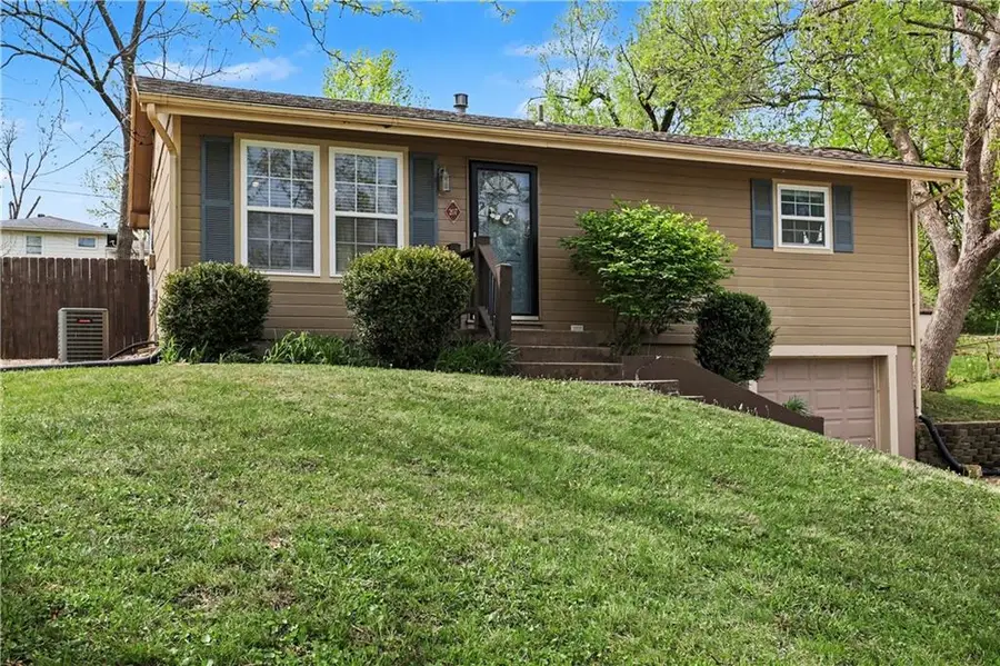 207 Jackson Avenue, Liberty, MO 64068 - #3