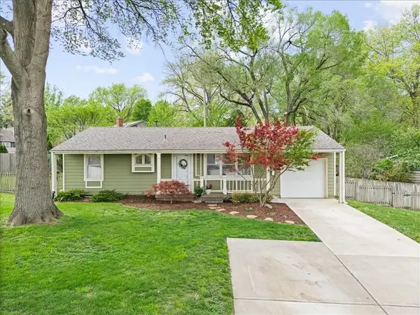 9036 Hemlock Drive, Overland Park, KS 66212