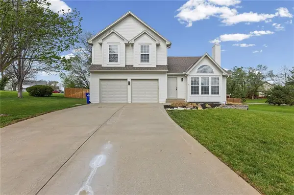 12155 S Tallgrass Drive, Olathe, KS 66061