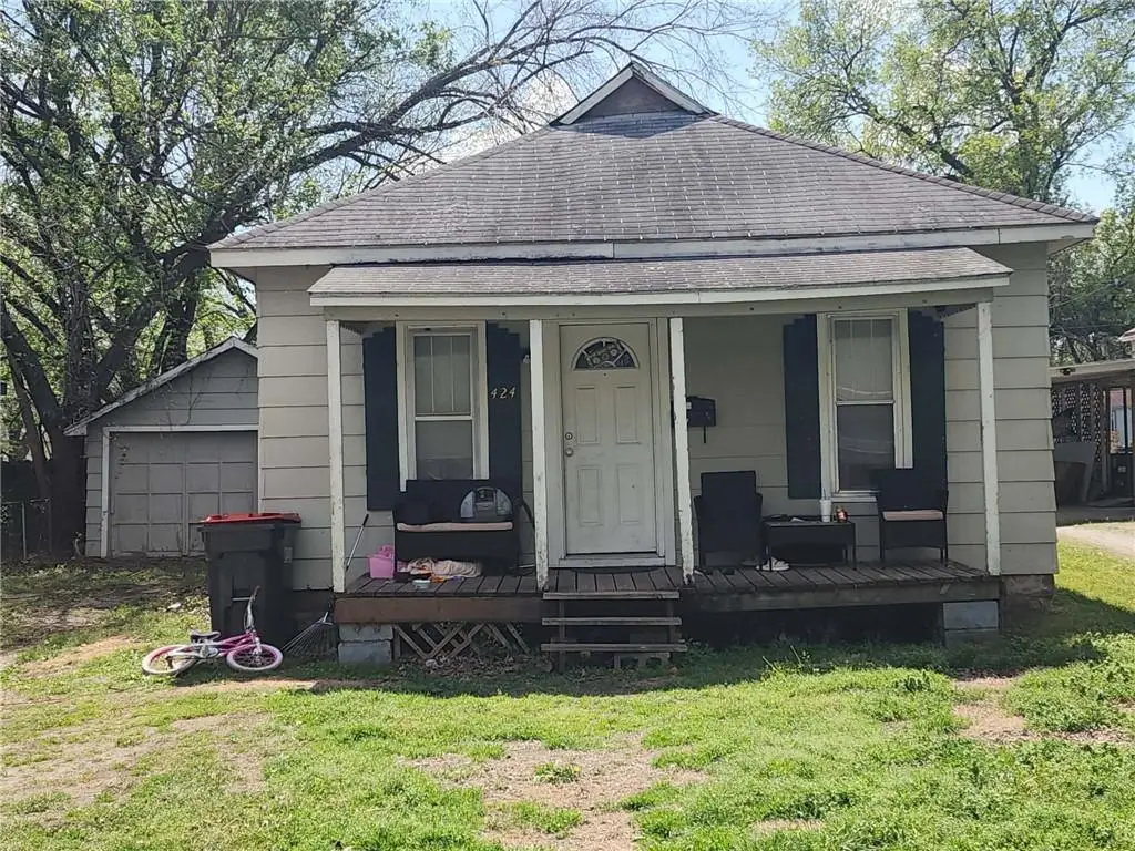 424 E 21st Street, Pittsburg, KS 66762 - #1