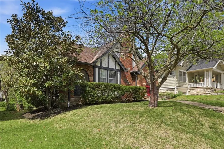 4830 Mercier Street, Kansas City, MO 64112 - #3