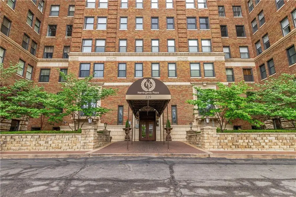 229 Ward Parkway #103B, Kansas City, MO 64112 - #1