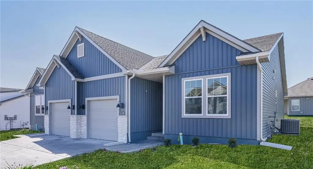 12407 S Acacia Drive, Lees Summit, MO 64086 - #1