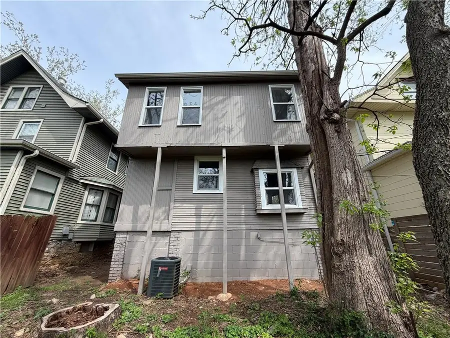 4102 Charlotte Street, Kansas City, MO 64110 - #3