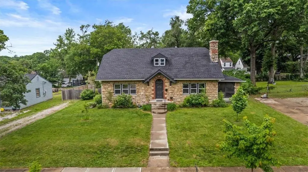 7426 Wayne Avenue, Kansas City, MO 64131 - #1