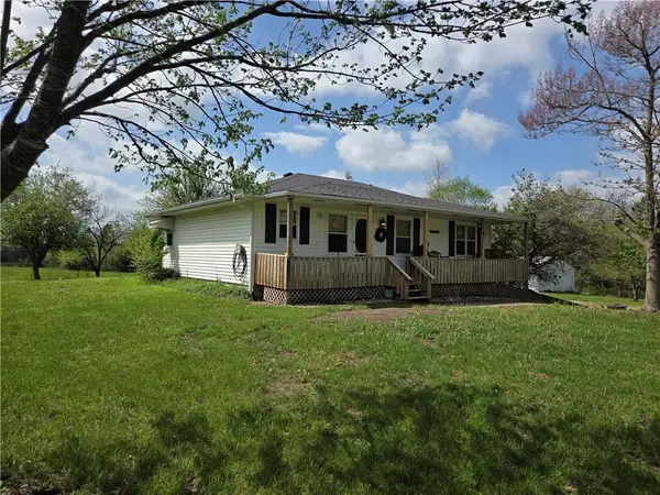 1404 SW 100th Road, Holden, MO 64040
