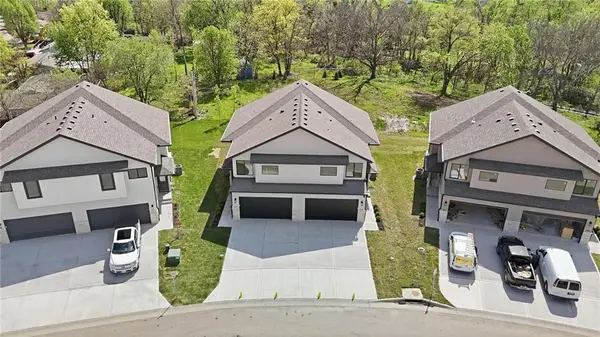 223 NW Orchard Court, Lee's Summit, MO 64063