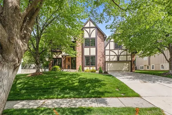 12912 Rosewood Street, Leawood, KS 66209