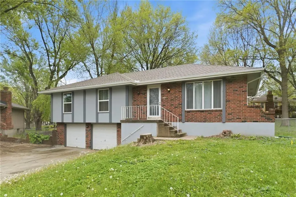 516 NE Johnston Drive, Blue Springs, MO 64014 - #1