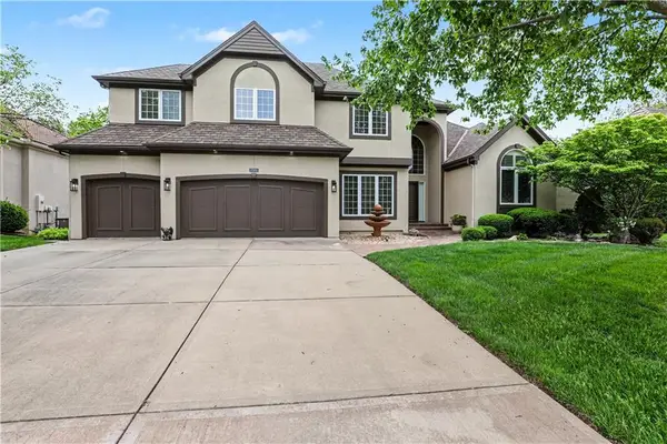 709 NE Lake Pointe Drive, Lee's Summit, MO 64064