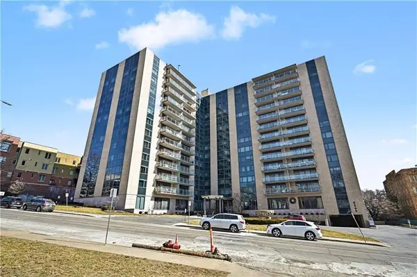 4545 Wornall Road #101, Kansas City, MO 64111