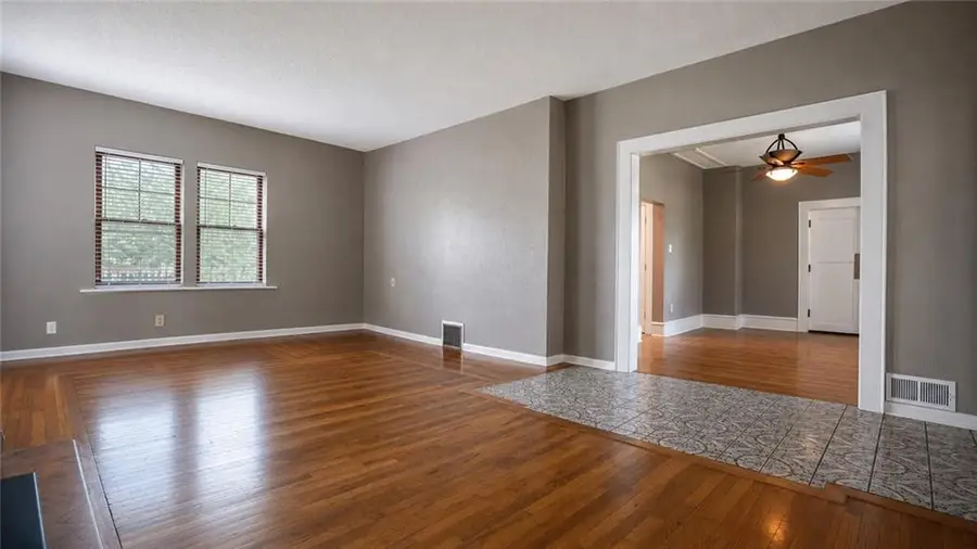 2209 NE 39th Terrace, Kansas City, MO 64116 - #2