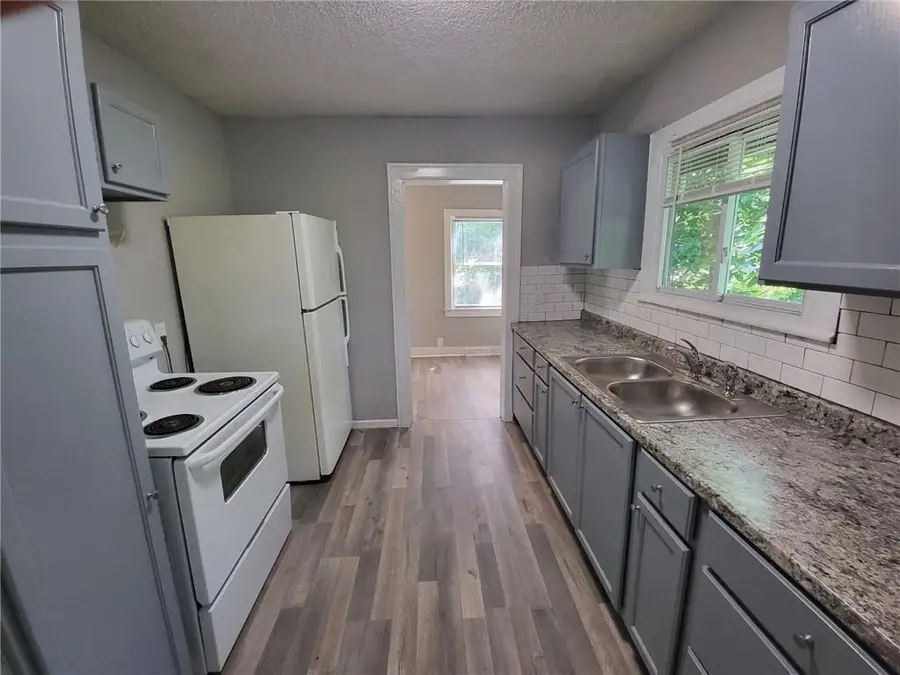 6835 Bellefontaine Avenue, Kansas City, MO 64132 - #2