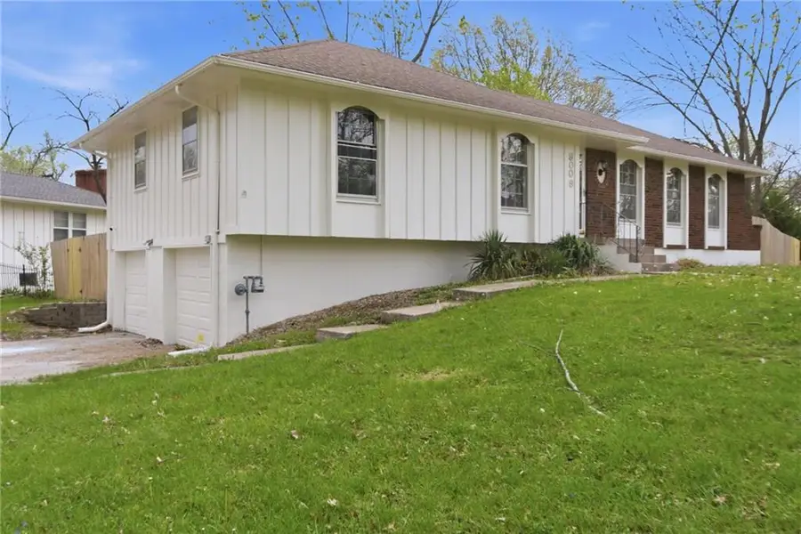 9009 Kentucky Avenue, Kansas City, MO 64138 - #2