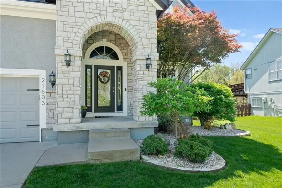 21603 W 62nd Street, Shawnee, KS 66218 - #2